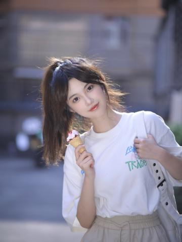 AI短剧首发《压抑的主妇》